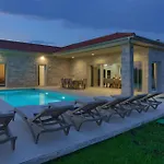 House Fuska Villa Pinezići